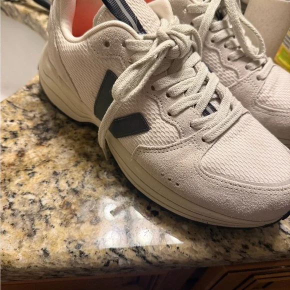 Veja Venturi Sneakers in Cream and Black - Picture 5 of 11